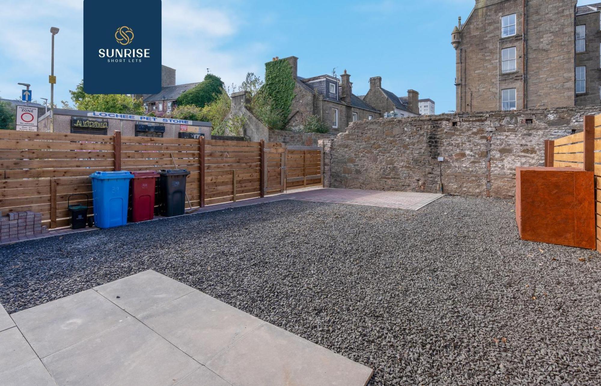 L2 - Stunning 4 Bed House With 6 Beds And 3 Bathrooms, Tvs In Each Room, Free Parking, Fully Equipped, Local Amenities, Easy Ring Road Access, Special Rates Ask Sunrise Short Lets Dundee Exterior photo