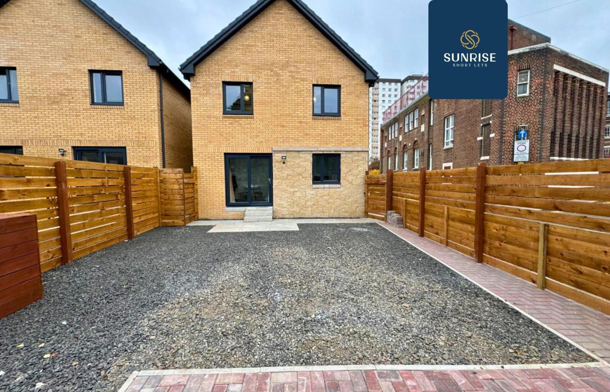 L2 - Stunning 4 Bed House With 6 Beds And 3 Bathrooms, Tvs In Each Room, Free Parking, Fully Equipped, Local Amenities, Easy Ring Road Access, Special Rates Ask Sunrise Short Lets Dundee Exterior photo